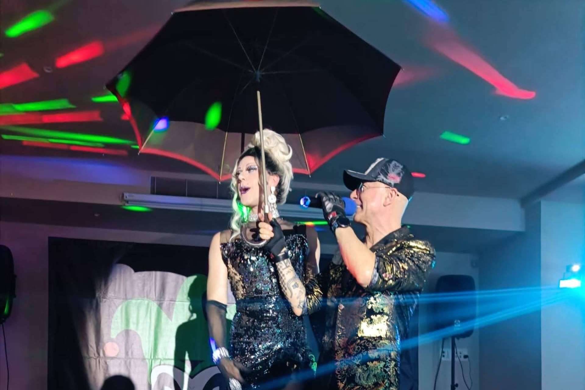 Una de las mejores cenas show para una despedida o cumpleaños en el centro de Bilbao