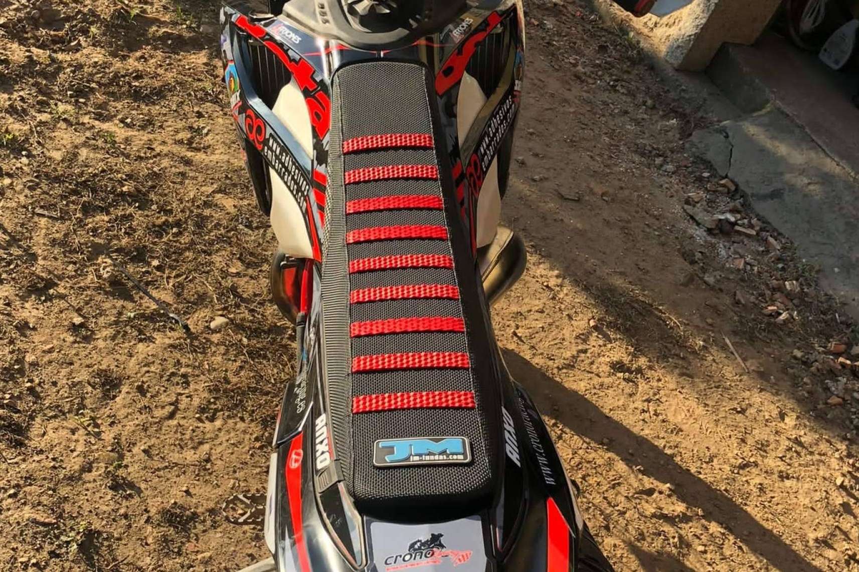 JM-FUNDAS impulsa la tendencia de tapizar asiento de moto con diseños personalizados y materiales de alta calidad
