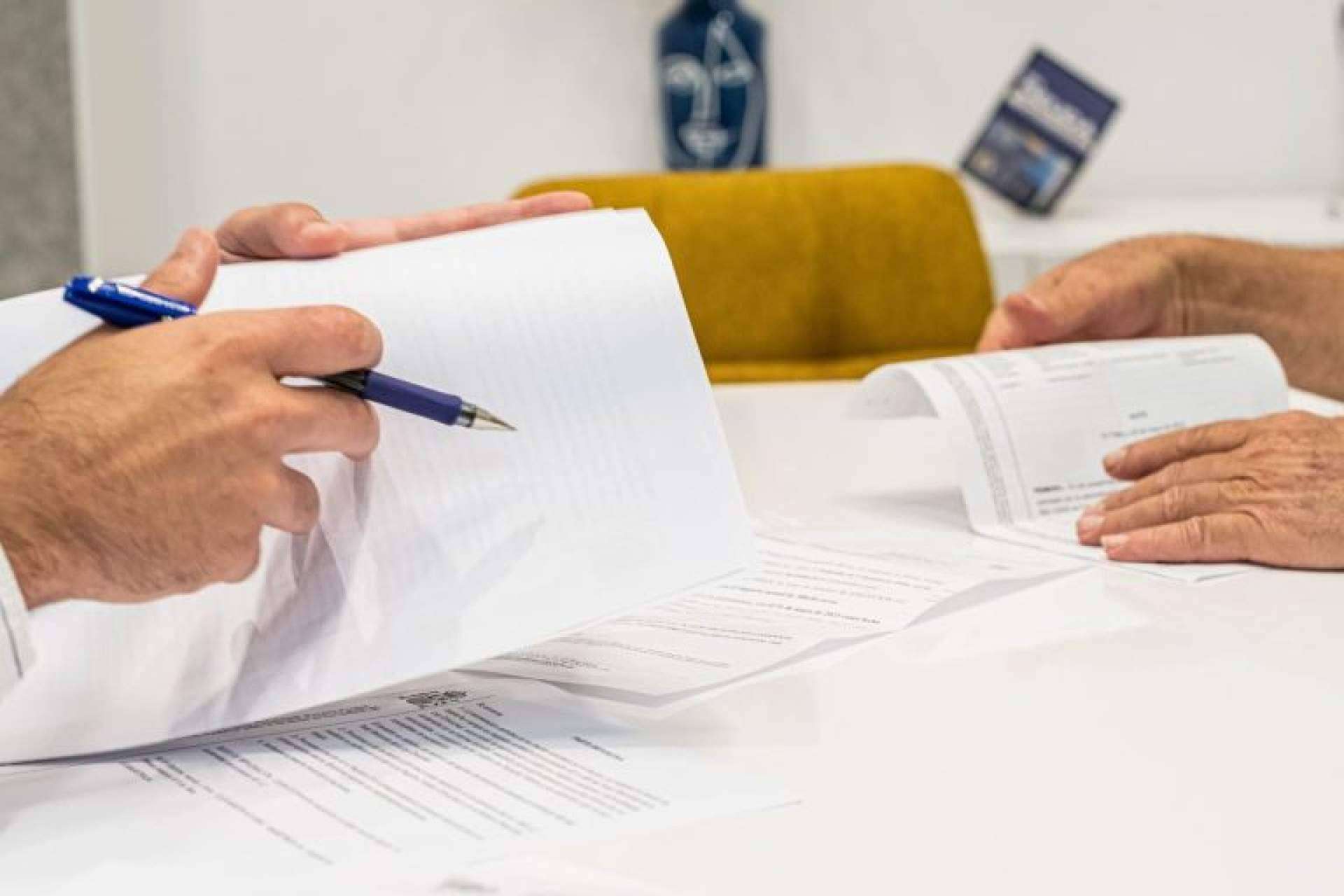 Cuando dos empleos no son suficientes; Sin Deuda Group elimina 38.000 euros de deuda