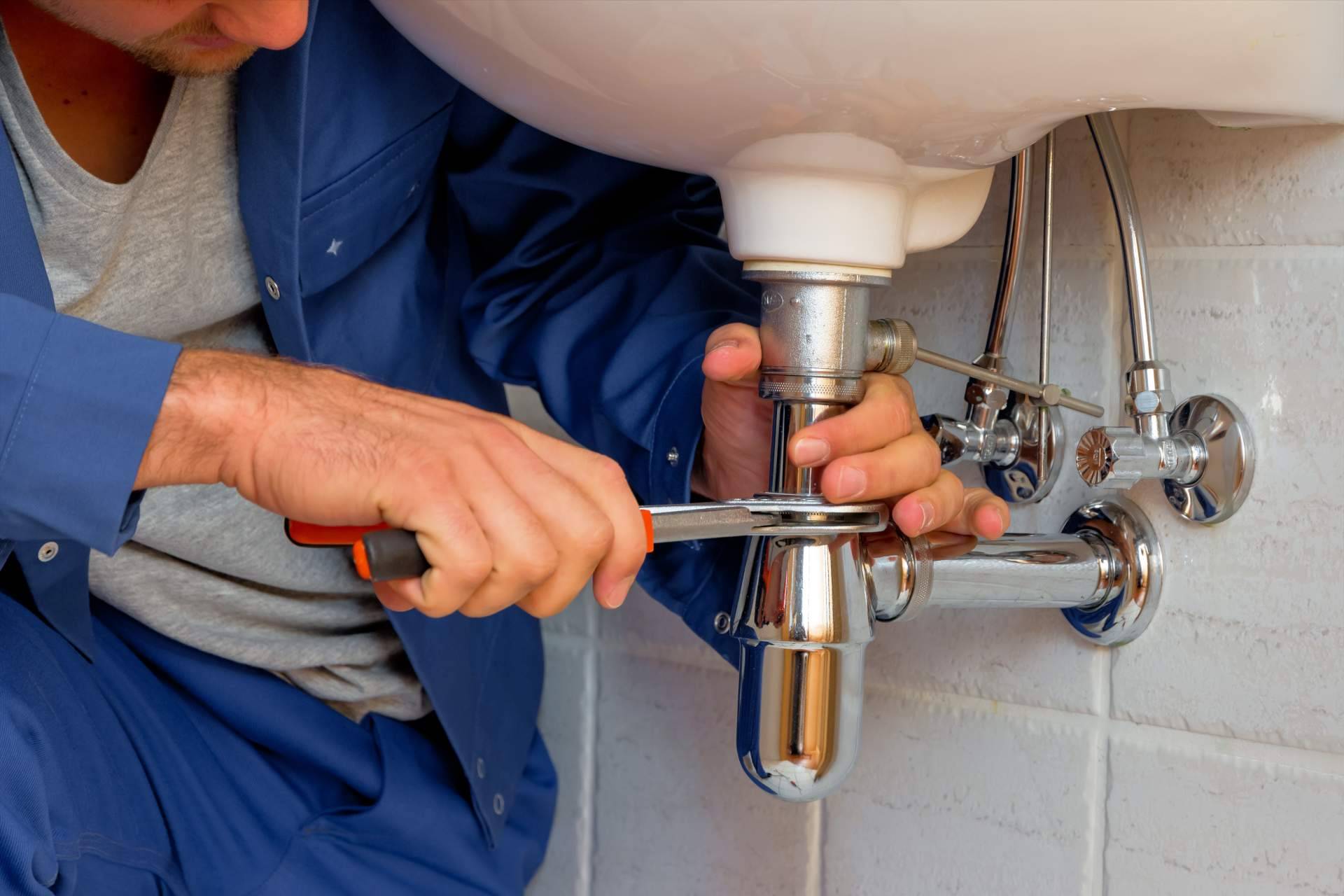 El servicio con fontaneros de confianza en Las Lagunas de Mijas y Calahonda que ofrece Reparaciones González