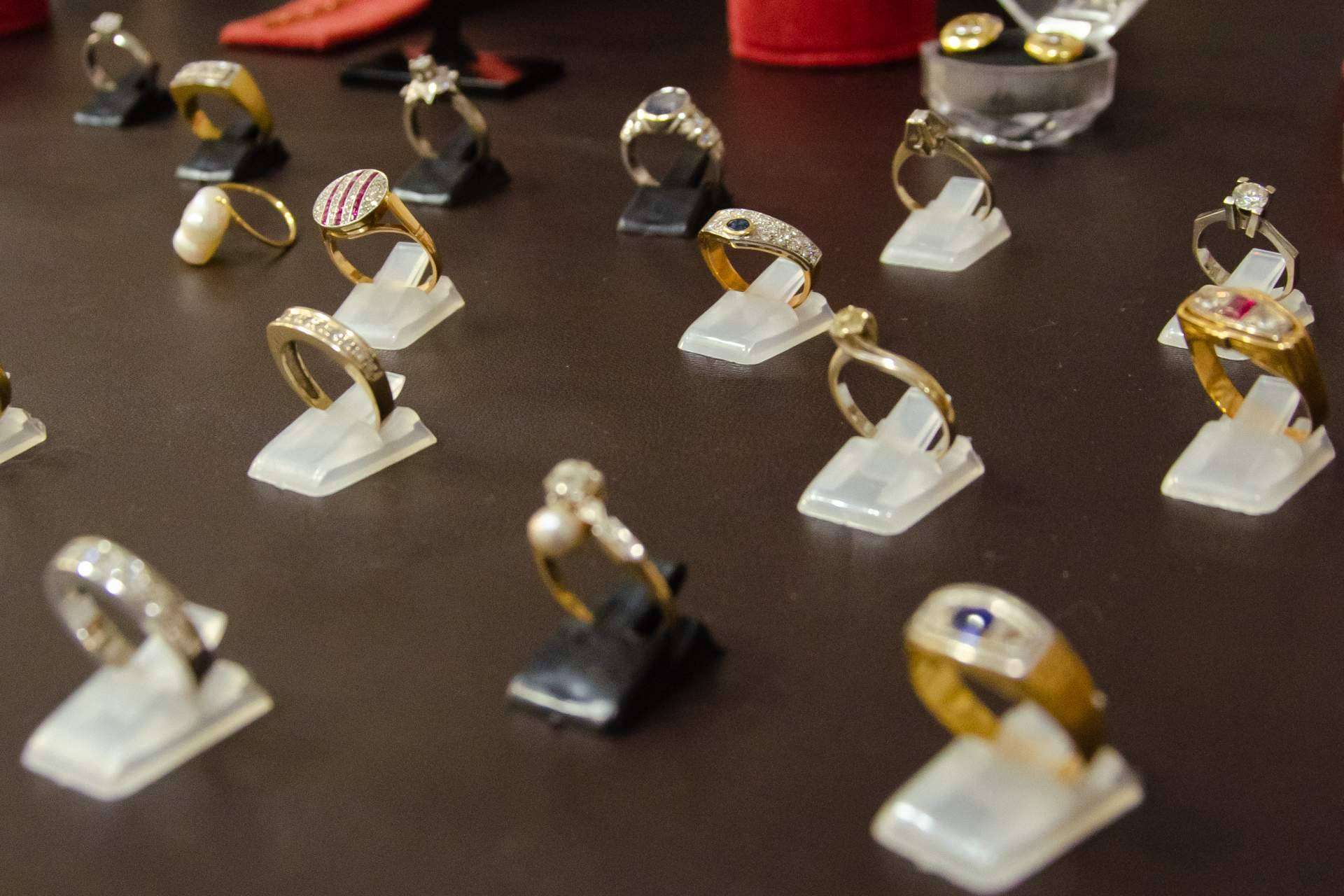 Compro Oro Oviedo destaca en compra venta de oro y plata en Oviedo con atención personalizada