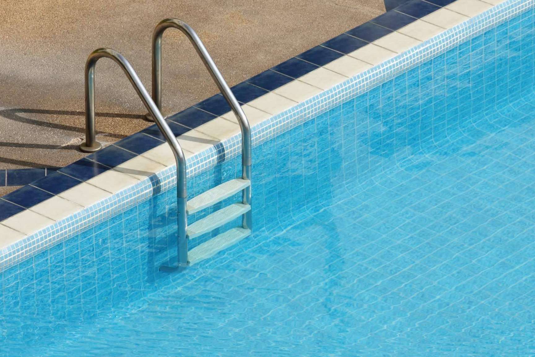 Ferrocano Suministros ofrece soluciones integrales para preparar piscinas de cara al verano