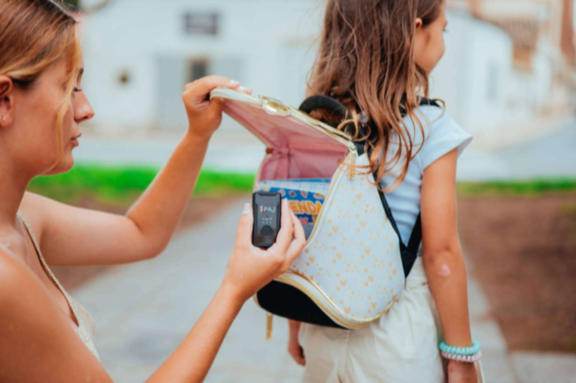 El localizador PAJ GPS, una idea para regalar tranquilidad a las madres viajeras y digitalizadas