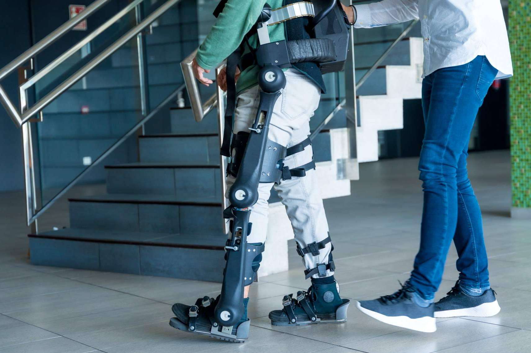 Movex Clinics incorpora exoesqueletos de última generación para avanzar en la neurorehabilitación robótica