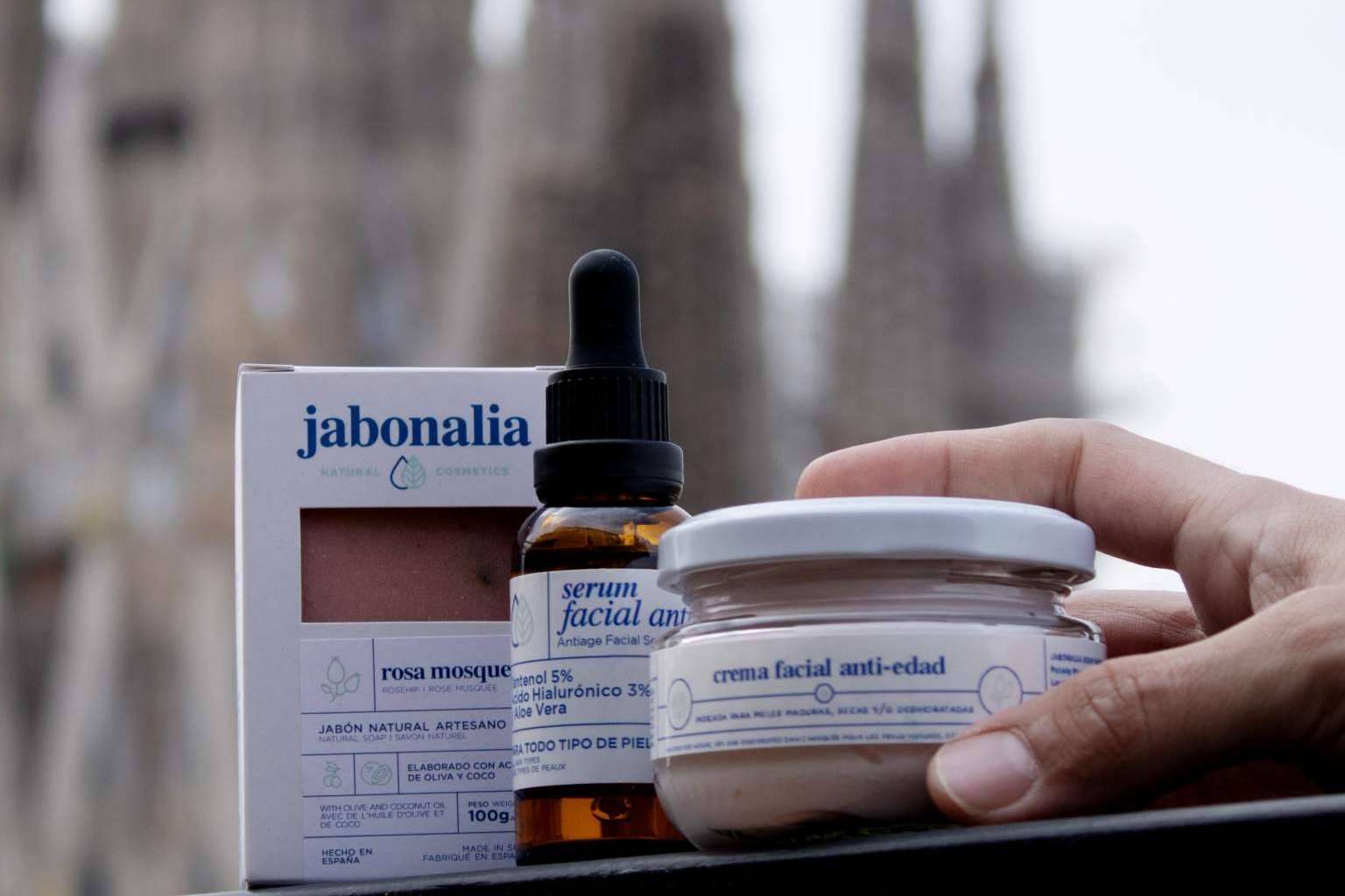 Cosmética natural, sin plásticos y con alma; Jabonalia abre su nuevo espacio en Barcelona