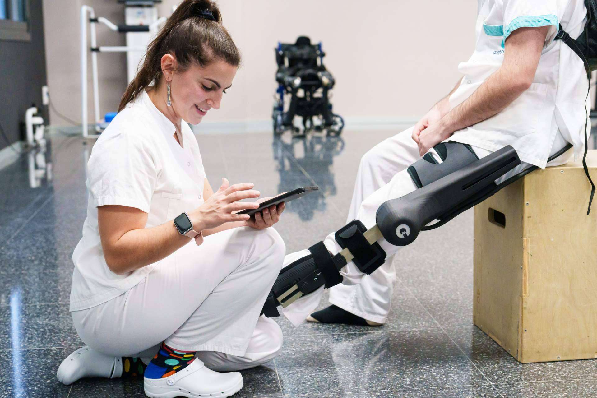 Movex Clinics aplica tecnología médica avanzada en neurorrehabilitación robótica para pacientes neurológicos