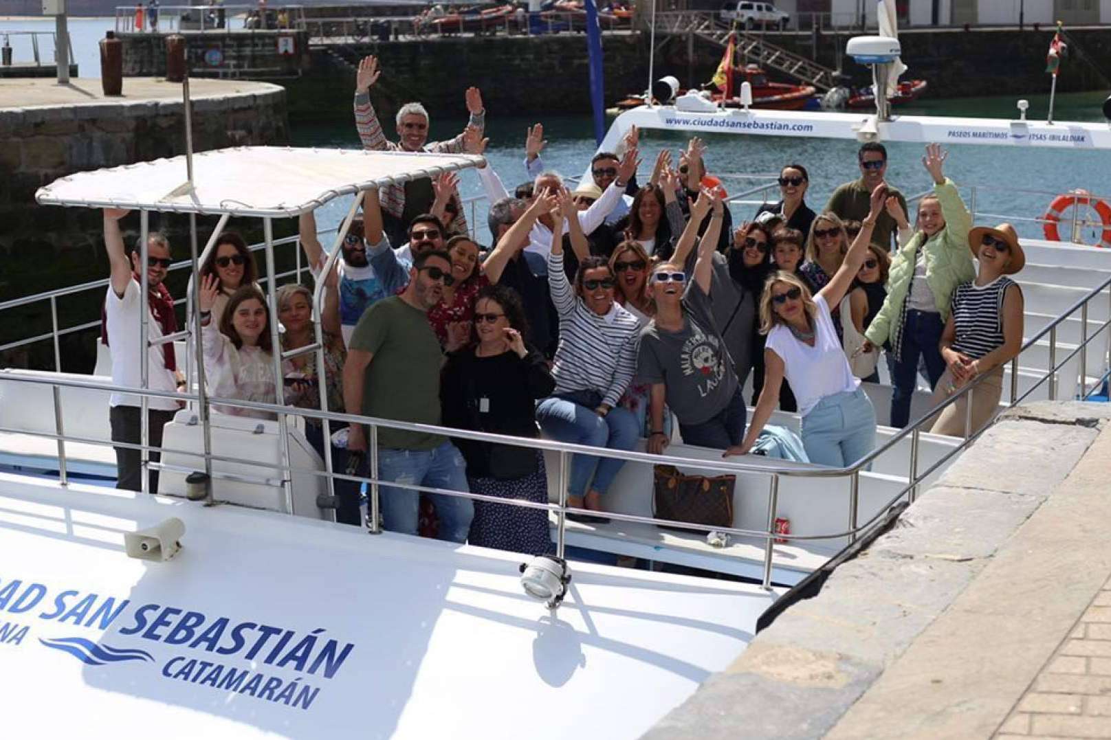 San Sebastián estrena navegación eléctrica turística con el catamarán de Ciudad Finanzauto San Sebastián