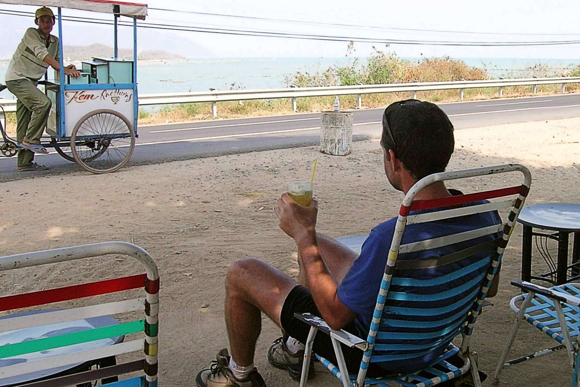 ´Rutas perdidas, oasis de seda´; Fernando M. Romero Pecourt publica una ambiciosa obra sobre su travesía ciclista a lo largo de la Ruta de la Seda.