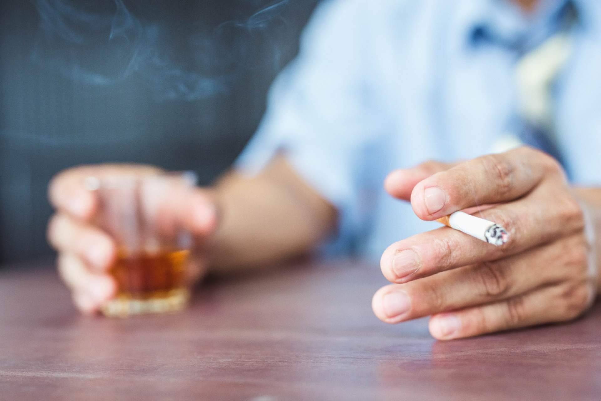 Tabaquismo y alcoholismo, expresiones silenciosas del dolor infantil