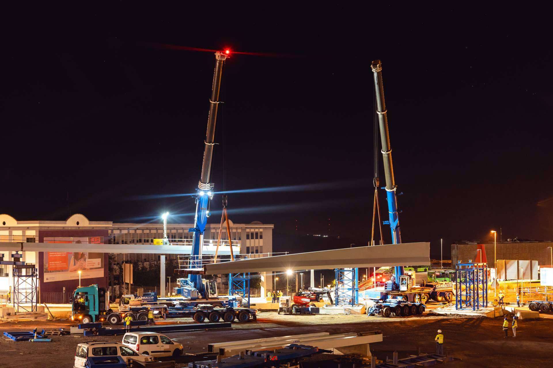 Transportes y Grúas Carballo ejecuta con éxito el montaje de grandes estructuras metálicas en el Anillo del Padre Anchieta