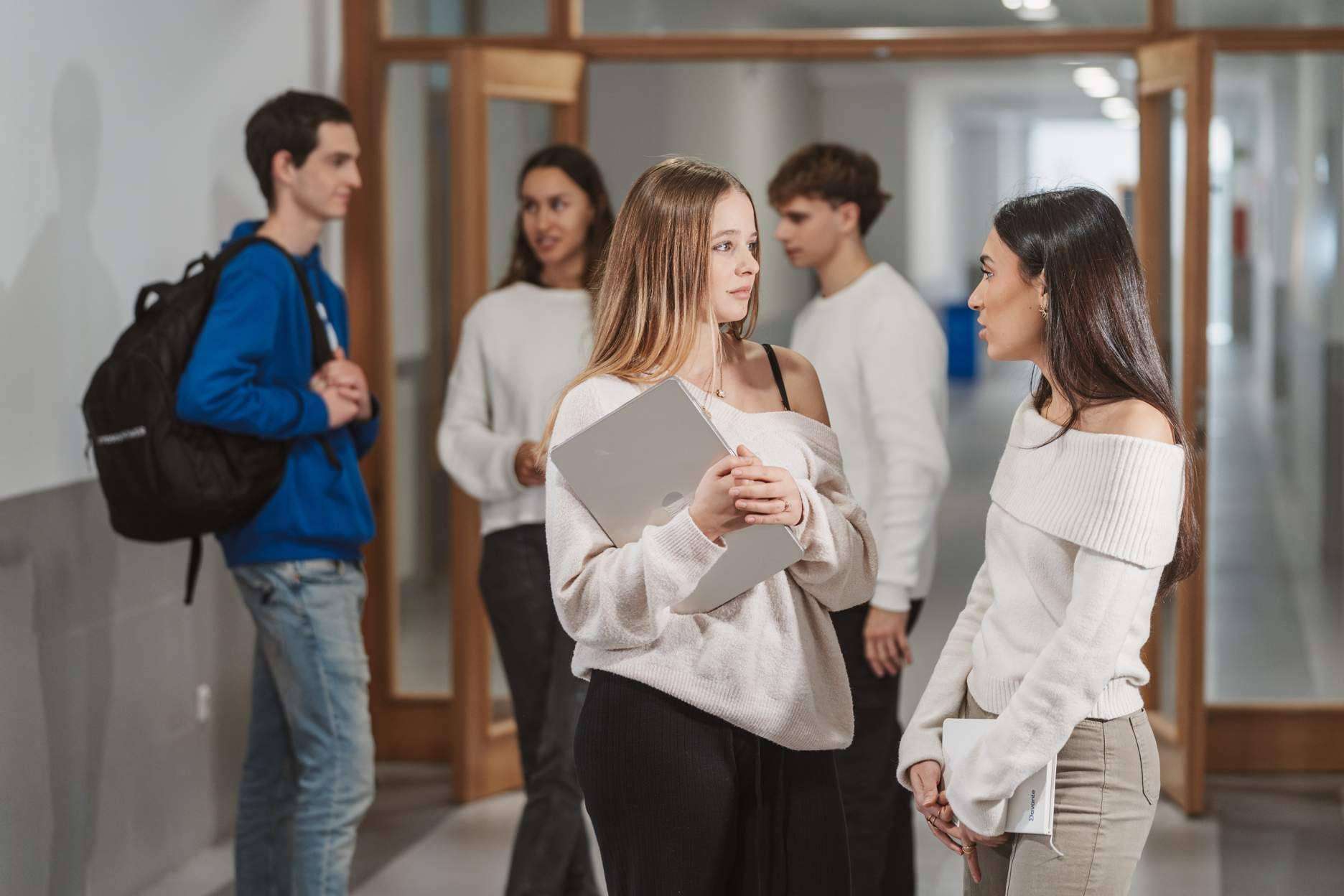 Opciones formativas tras la nota de selectividad, estudiar FP oficial como vía hacia el empleo