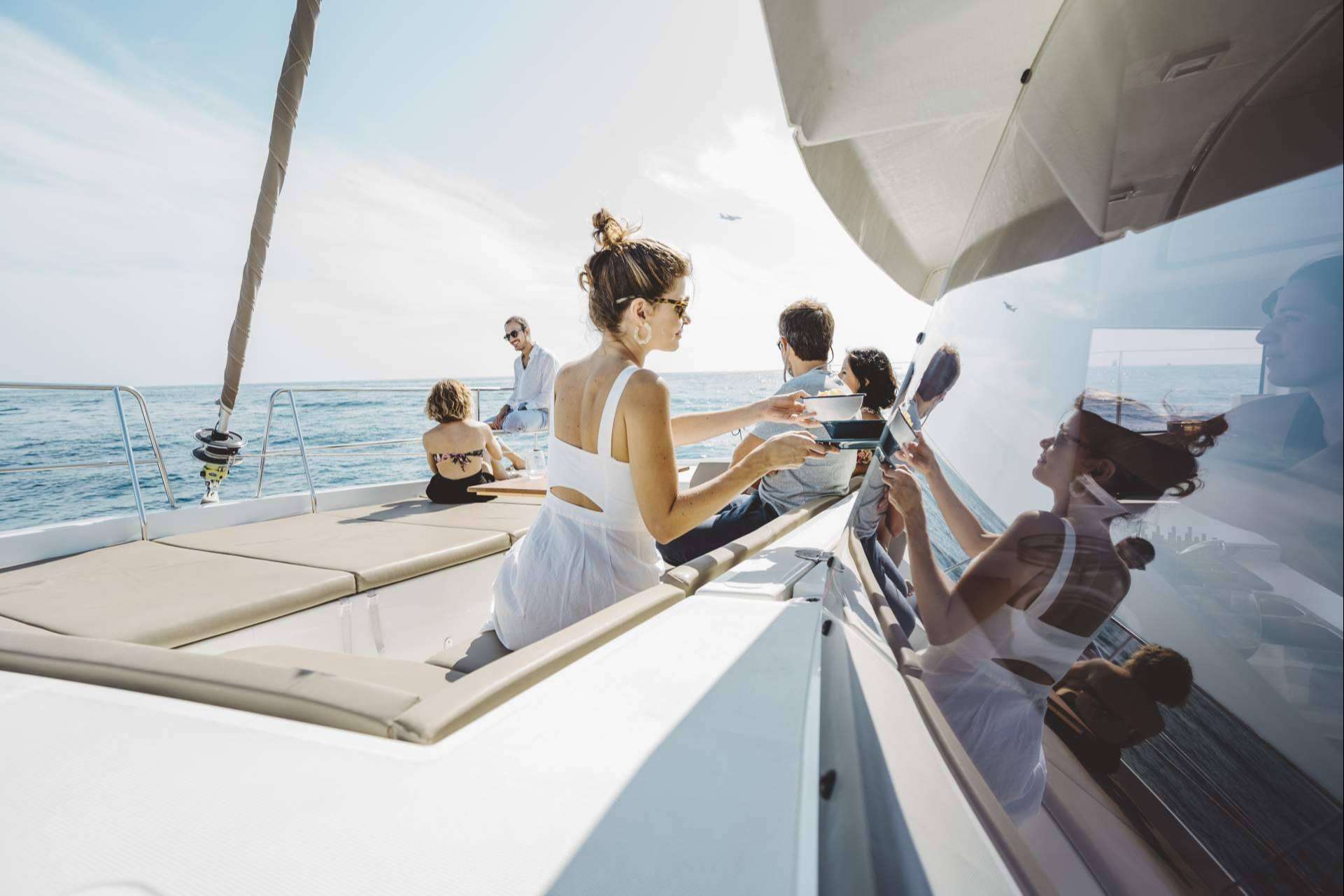 Son de Vela impulsa el alquiler de catamarán en Barcelona con lujo y experiencias personalizadas
