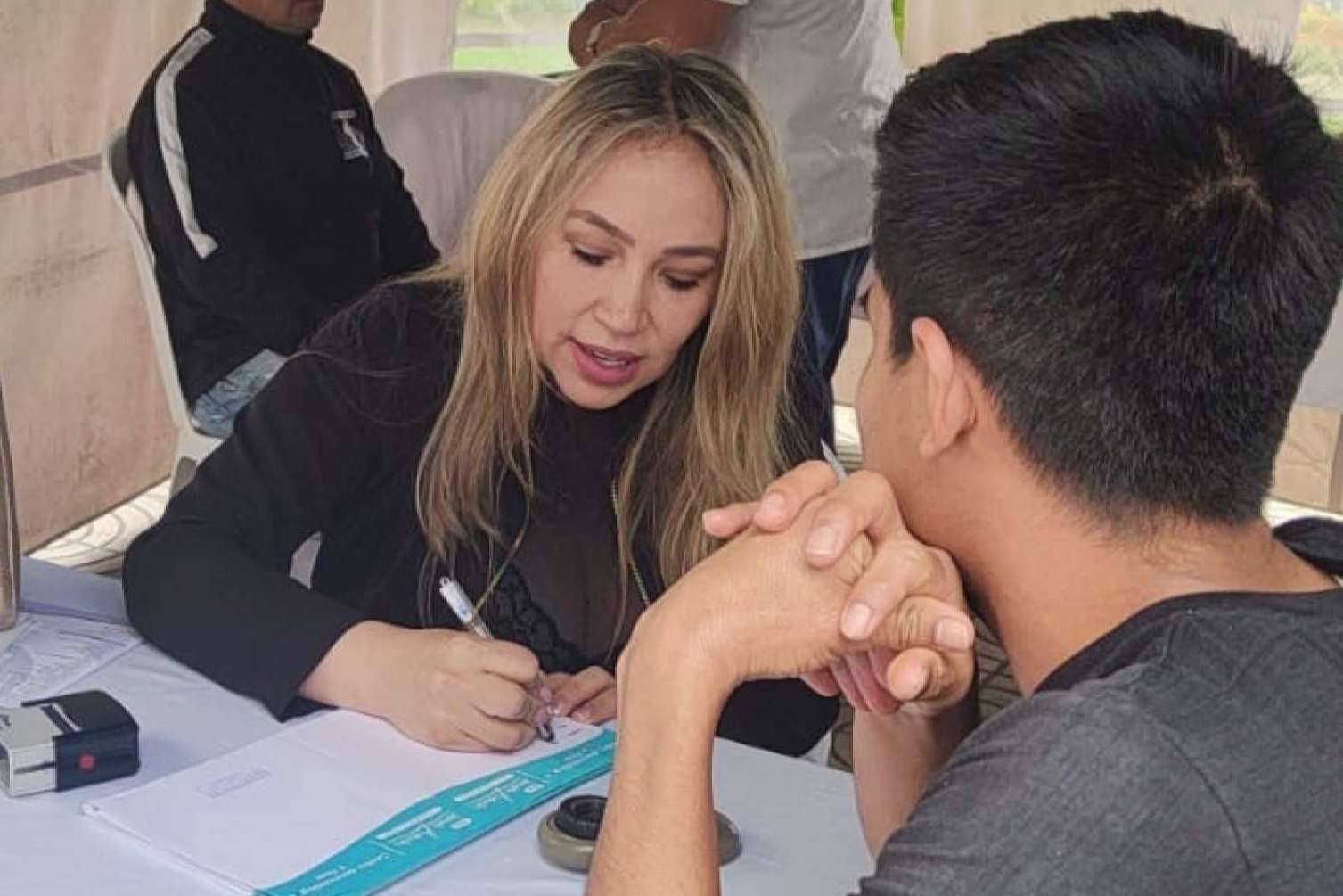 Dra. Janeth Arévalo analiza la relación entre suplementos deportivos y brotes de acné