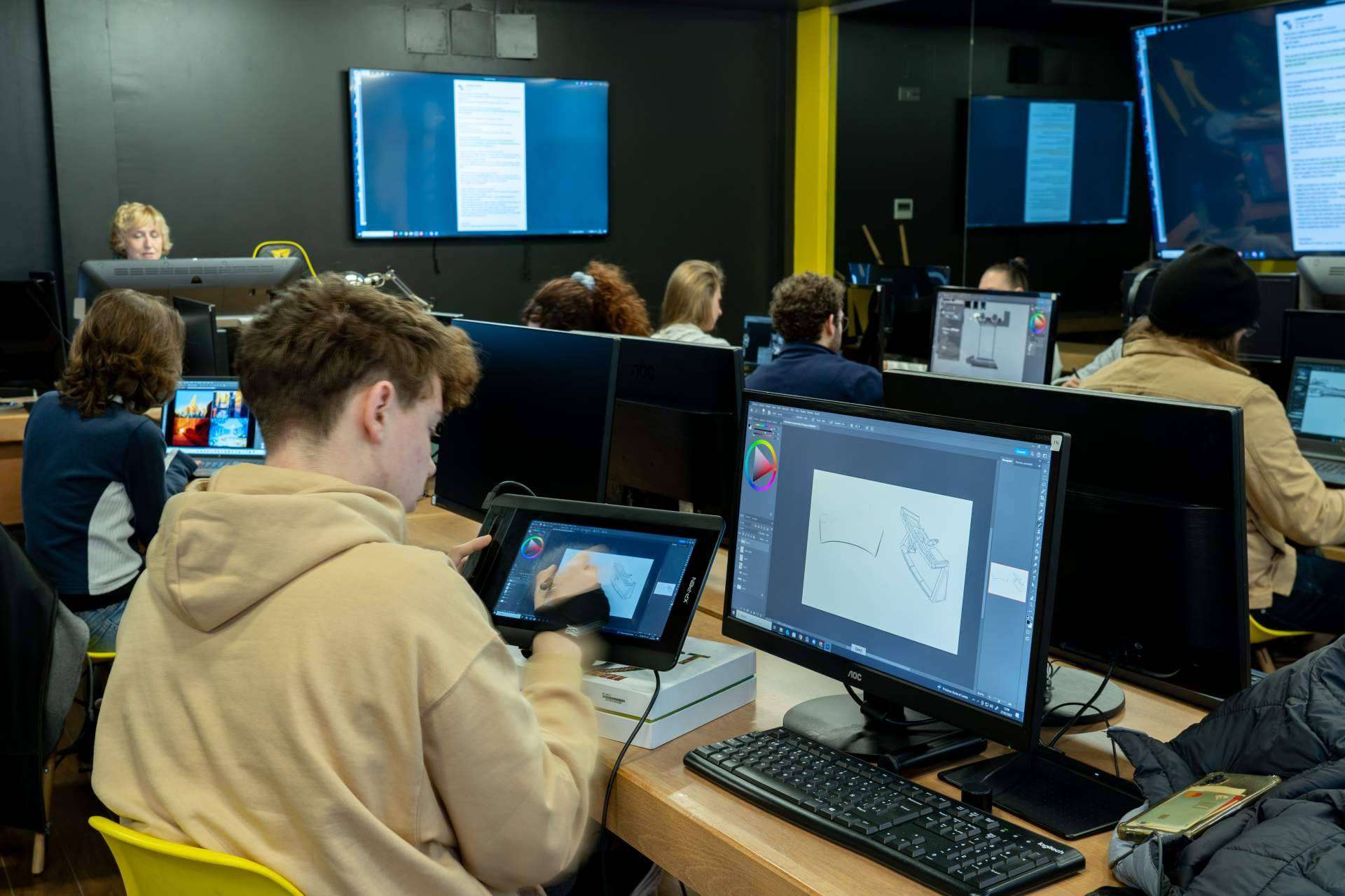 Universal Arts School impulsa a jóvenes en la industria de los videojuegos en Valencia