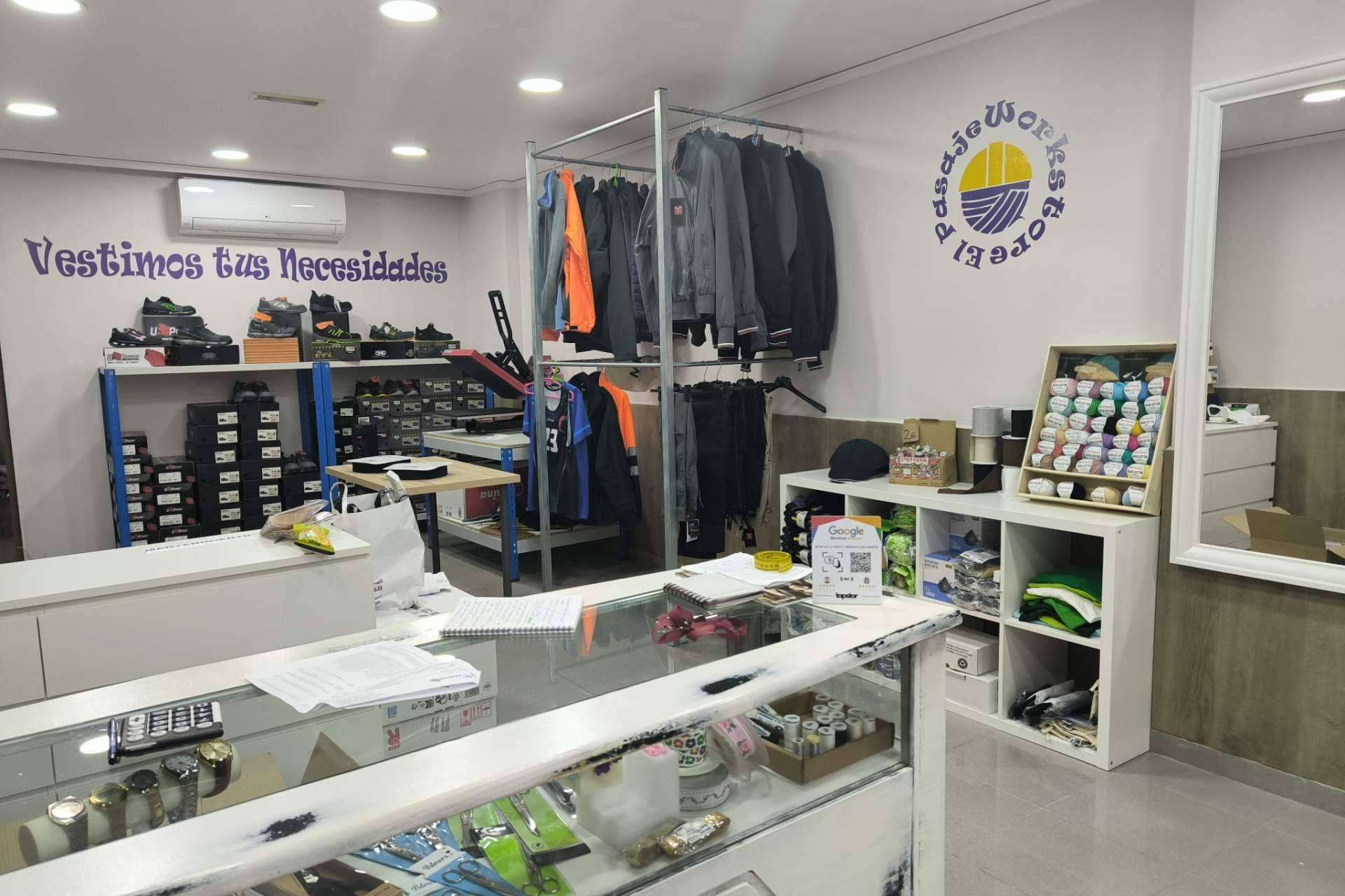 El Pasaje WorkStore destaca en ropa laboral con soluciones personalizadas para empresas y profesionales