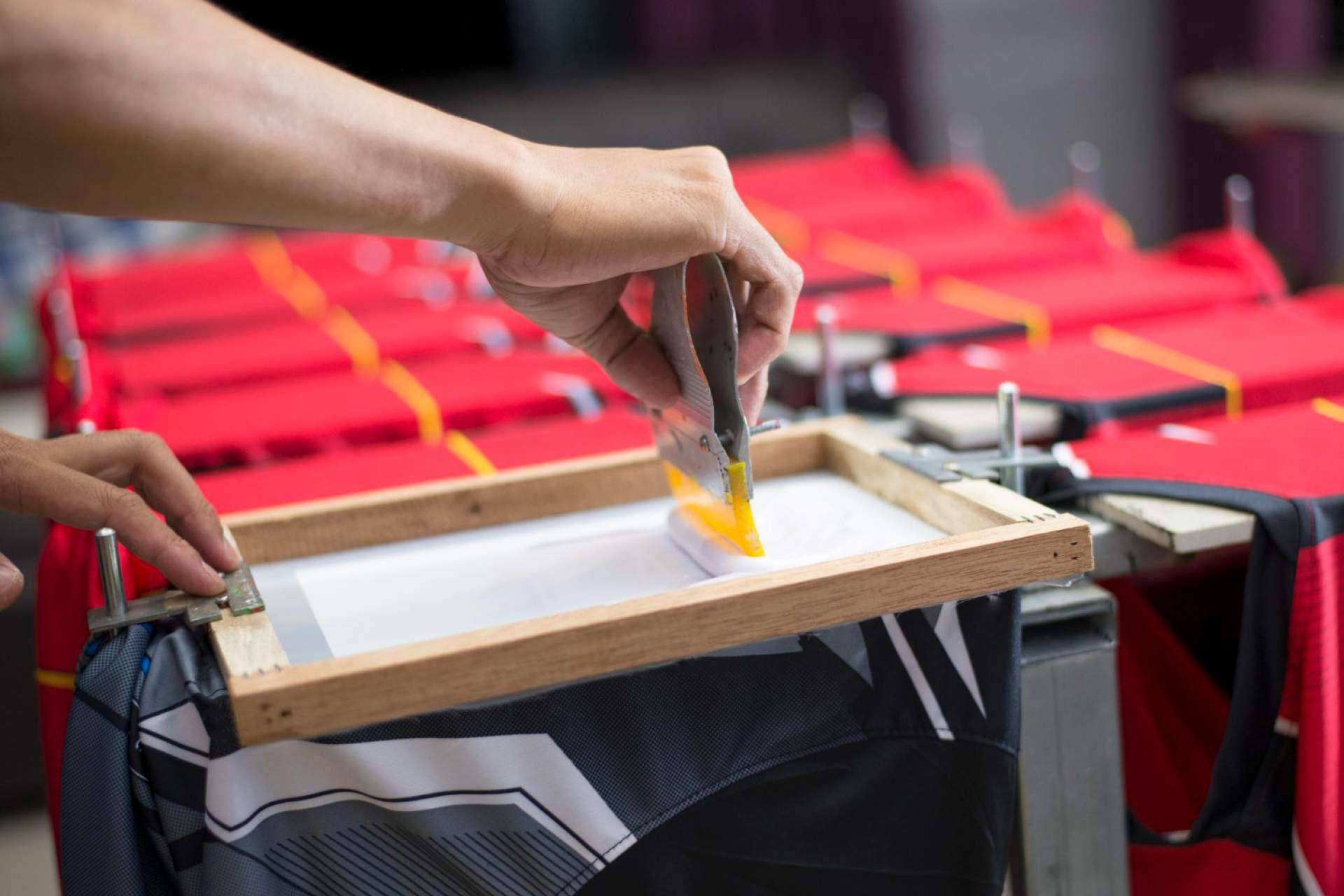 Pegadas, una cooperativa gallega que transforma la serigrafía textil desde 2005