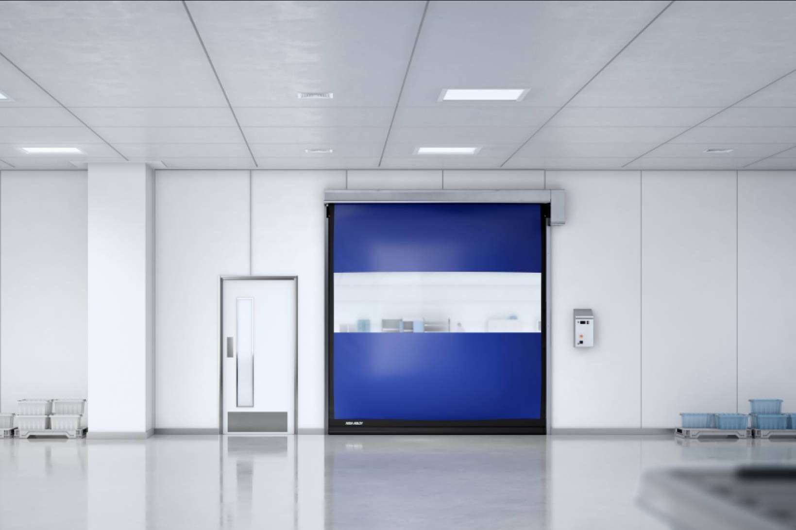 Puertas rápidas de ASSA ABLOY optimizan el control ambiental en salas blancas de sectores críticos