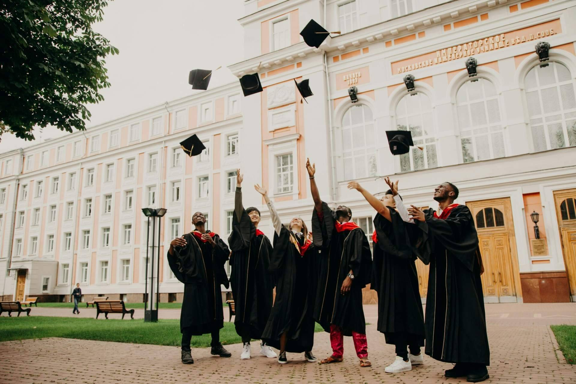Después de la universidad; cómo dar el salto al mundo profesional en el sector creativo y digital