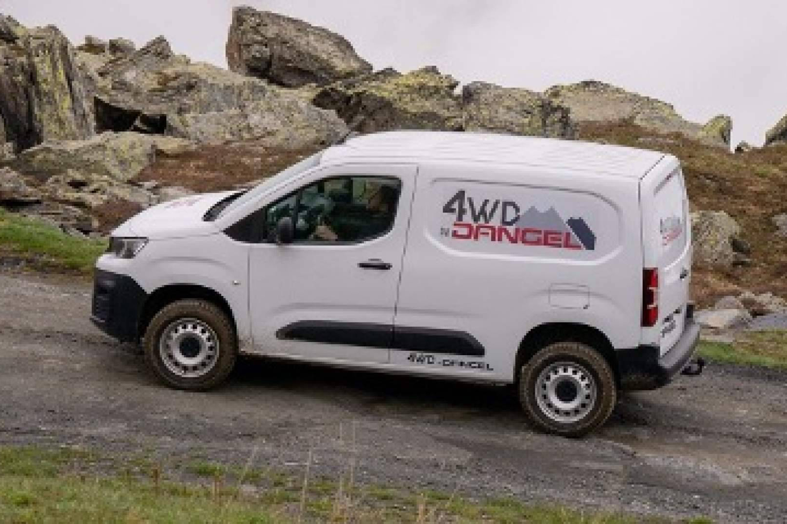 Dangel lleva la tracción 4x4 con etiqueta ECO a las furgonetas ligeras de Stellantis