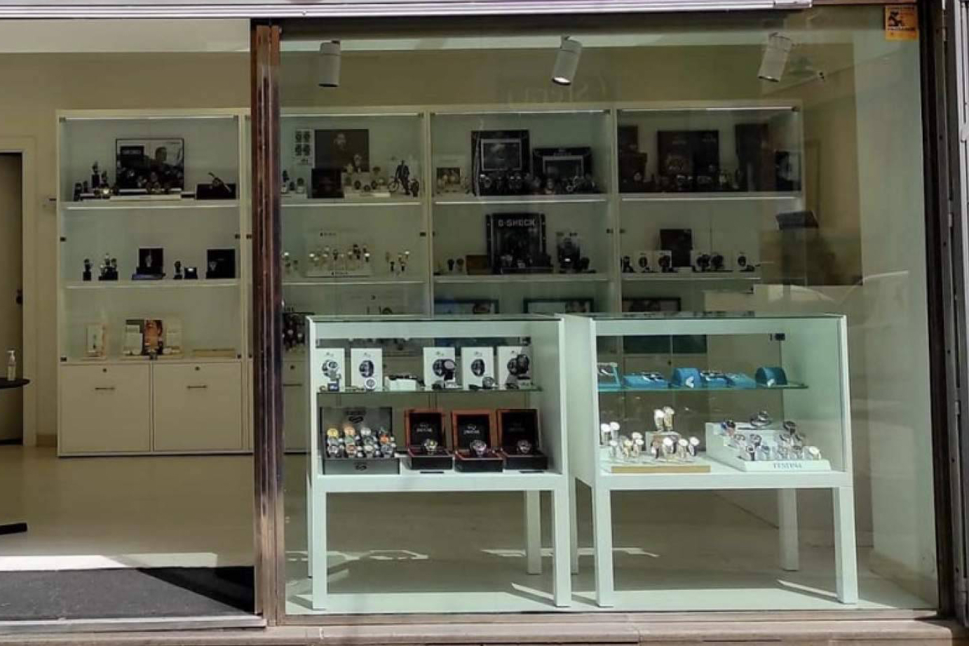 Elegance ofrece relojes de marcas top con envío urgente y atención personalizada