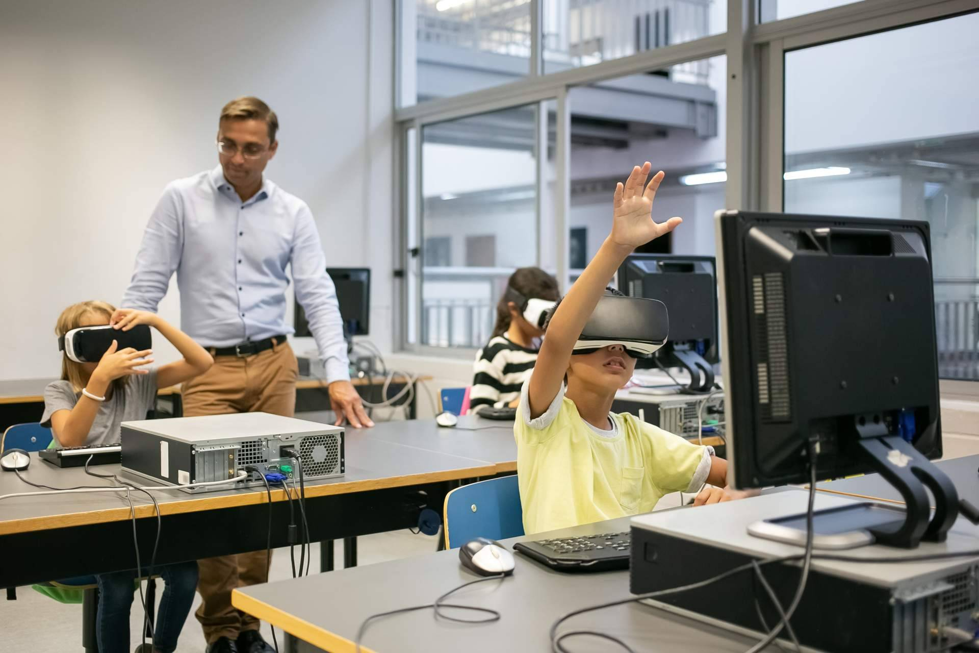 La formación docente para aulas de emprendimiento se refuerza con la experiencia de Letssay Formación