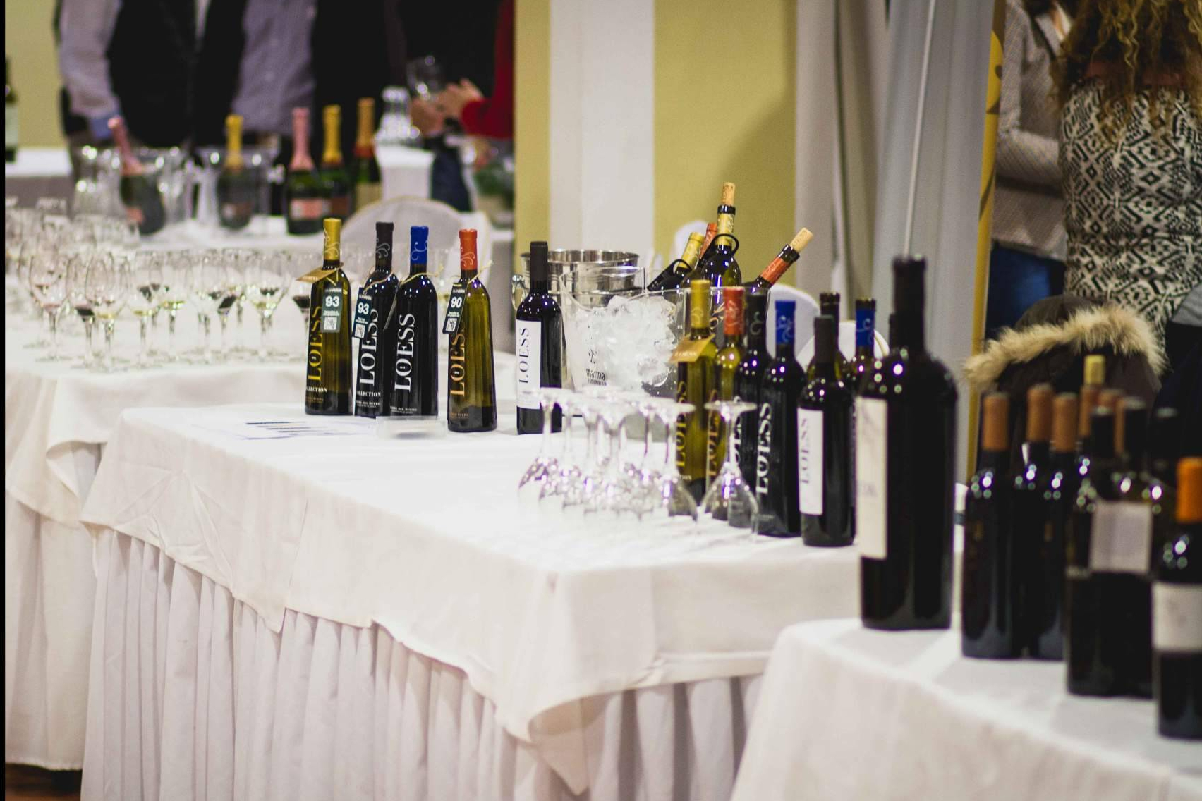 La tienda online de Vinos Barona en Cáceres ofrece experiencia local y una cuidada elección por denominación de origen