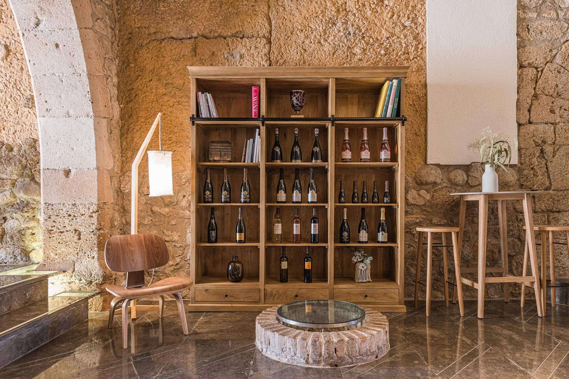Interiorismo que conecta marca y cliente; así transforma INDAStudio restaurantes y bodegas en Barcelona