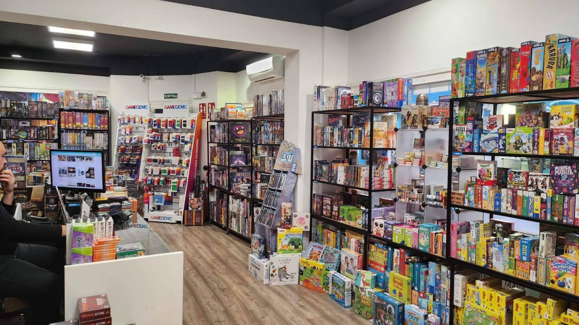 Mathom abre en Sant Andreu de la Barca una tienda especializada en juegos de mesa, rol y miniaturas