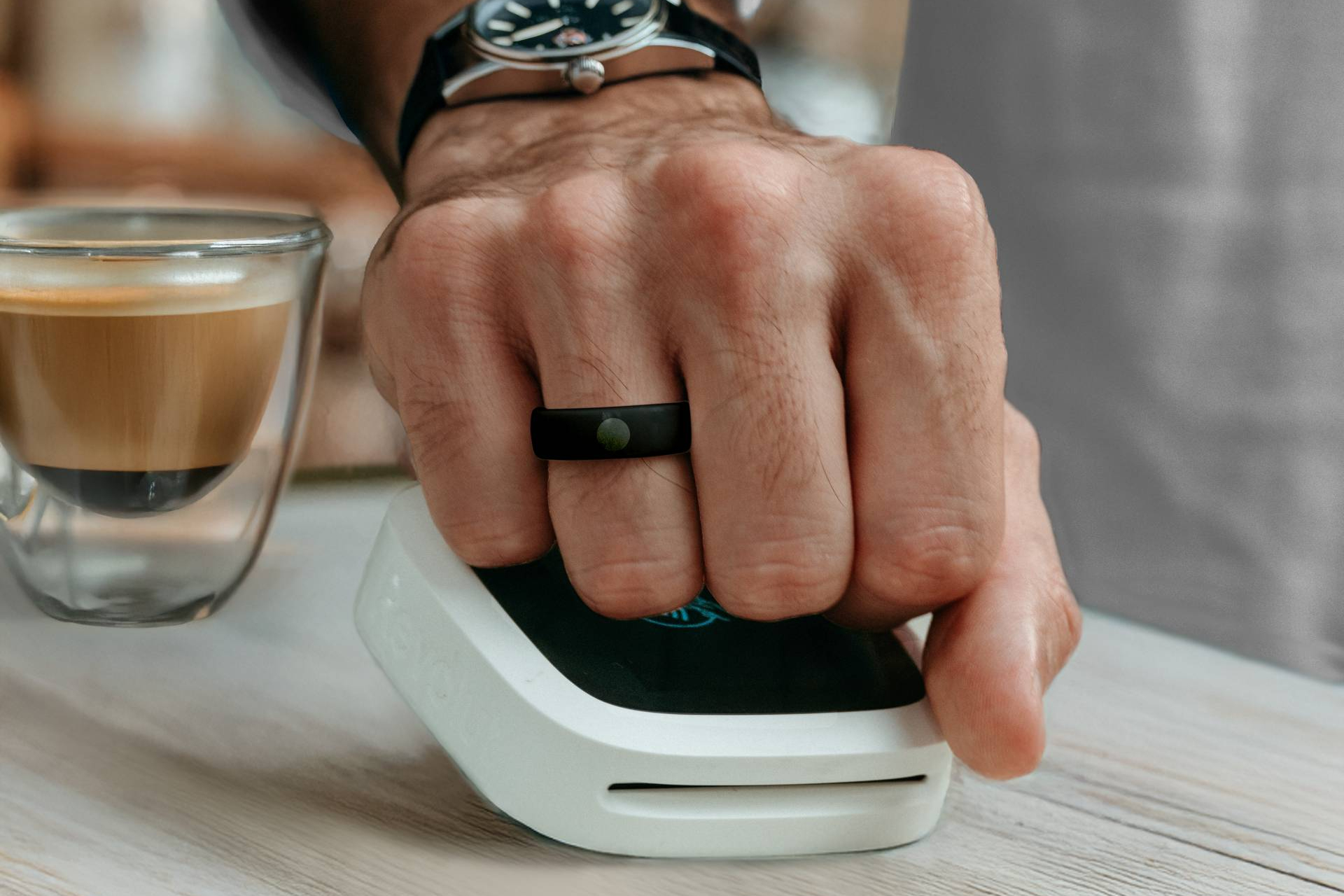 ¿Es posible pagar con un anillo? Rikki lo convierte en realidad