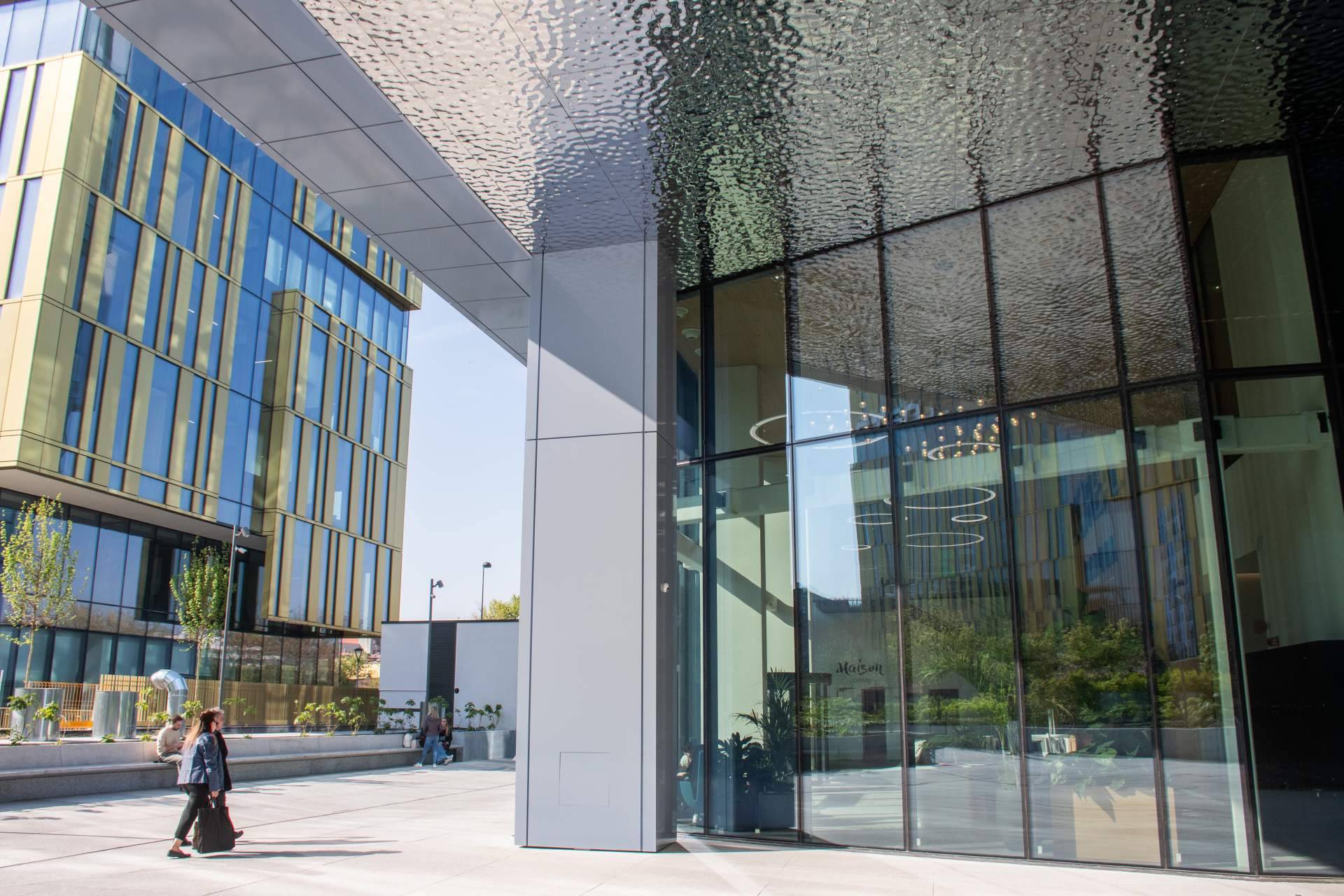 El Revestimiento Metálico 3D de Mossyrock Design está redefiniendo la Arquitectura exterior e interior