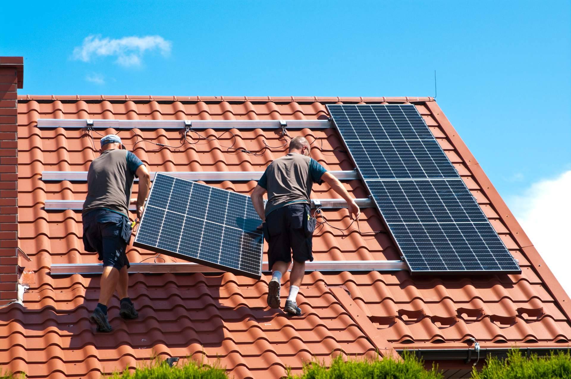 Sevilla acelera su apuesta por la energía solar con proyectos fotovoltaicos liderados por Kingsol