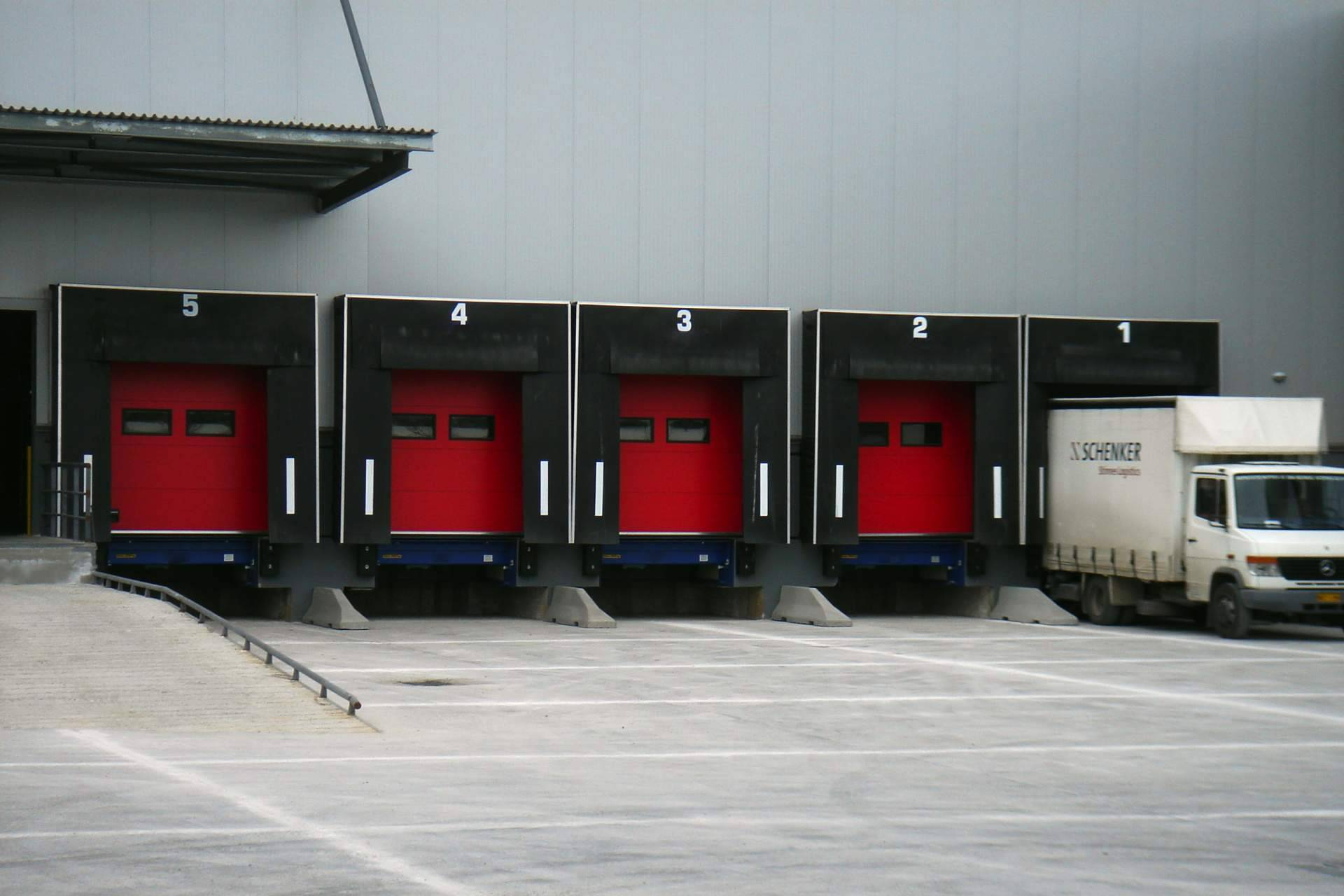 Nuevas soluciones de ASSA ABLOY en abrigos de estanqueidad y equipamiento para muelles de carga
