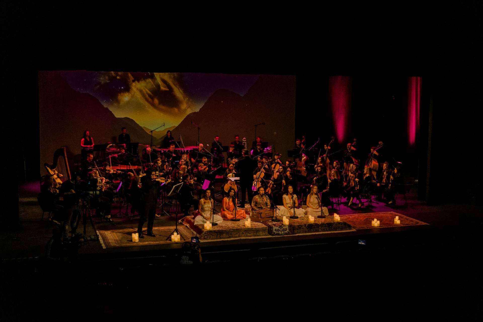 Mantra Orchestra; Una sinfonía por la Paz Global