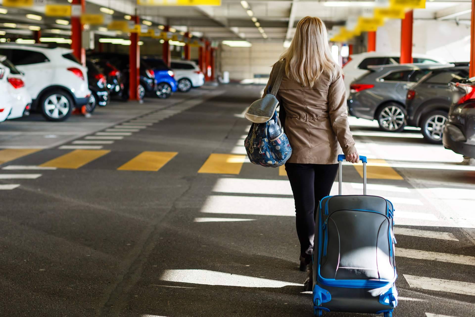 Parking aeropuerto Alicante con traslado gratuito; la alternativa cómoda para viajar sin estrés