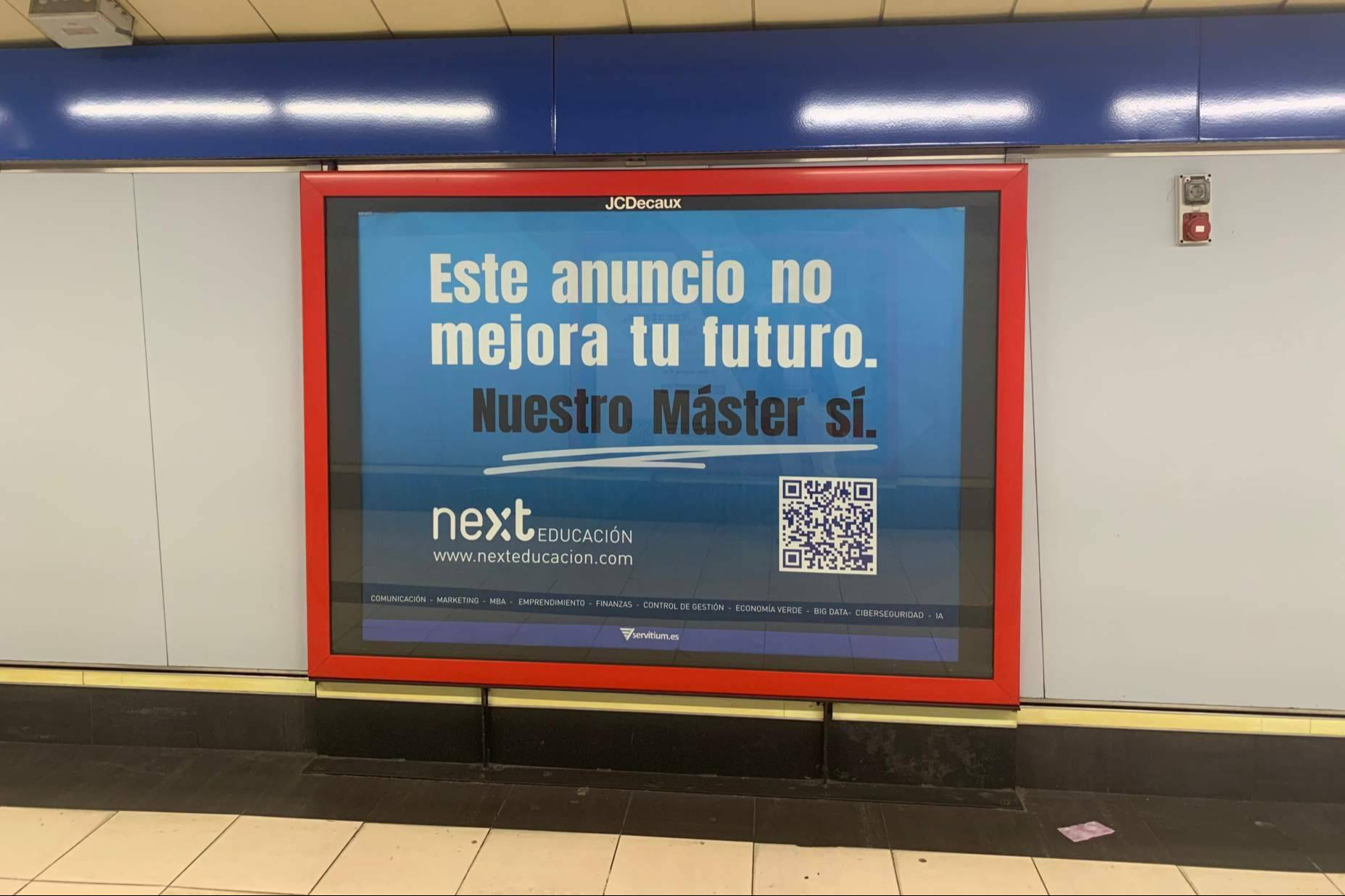 La ingeniosa campaña de marketing con humor en el Metro de Madrid de Next Educación