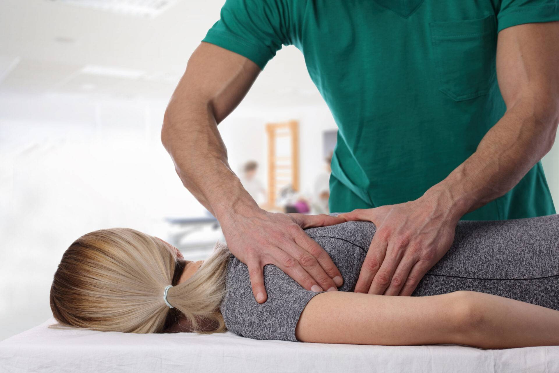 La práctica diaria de una osteópata; movimiento, escucha y equilibrio