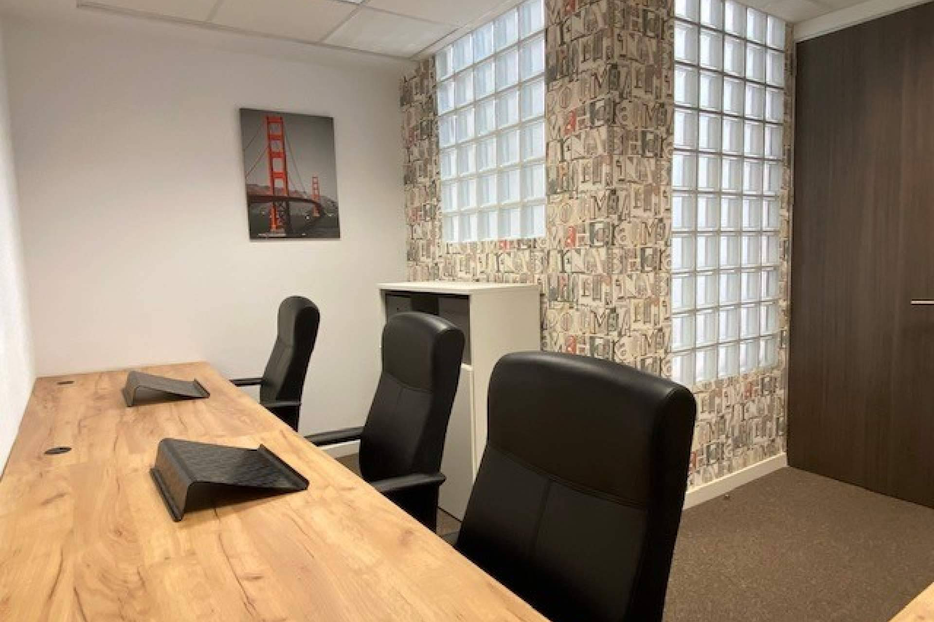 Disponibilidad de despachos individuales y hasta 4-5 puestos de trabajo en Comfort Business Barcelona