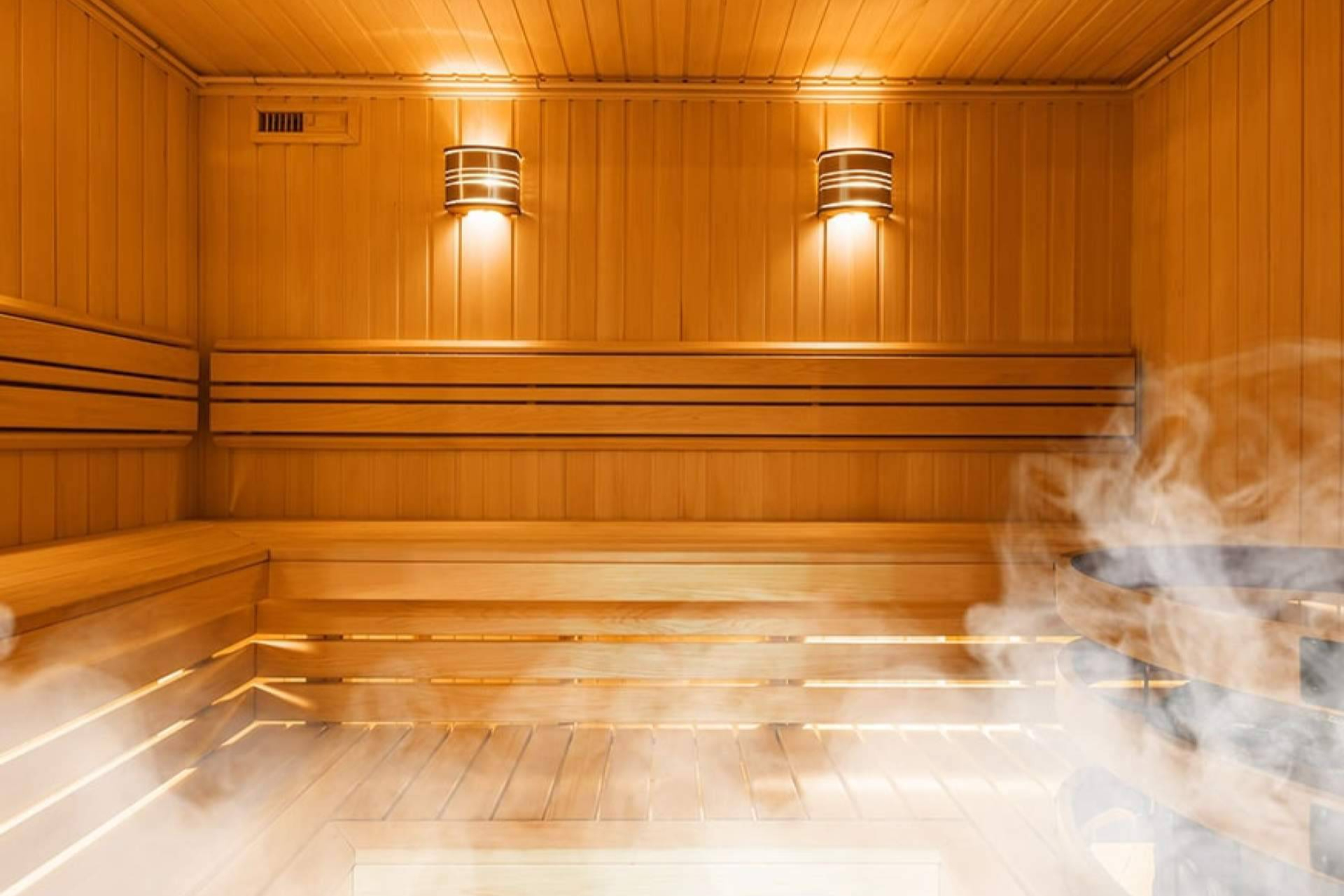 Bienestar en el spa y en la sauna con Esenciaspa; esencia de eucaliptus y de menta para profesionales