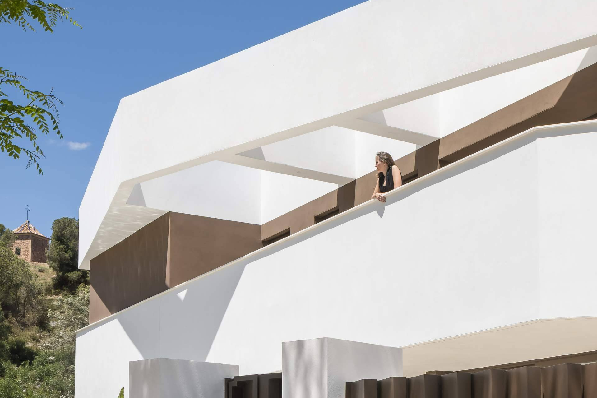 Casa Nexo, transformar la limitación en arquitectura; el caso de una parcela imposible