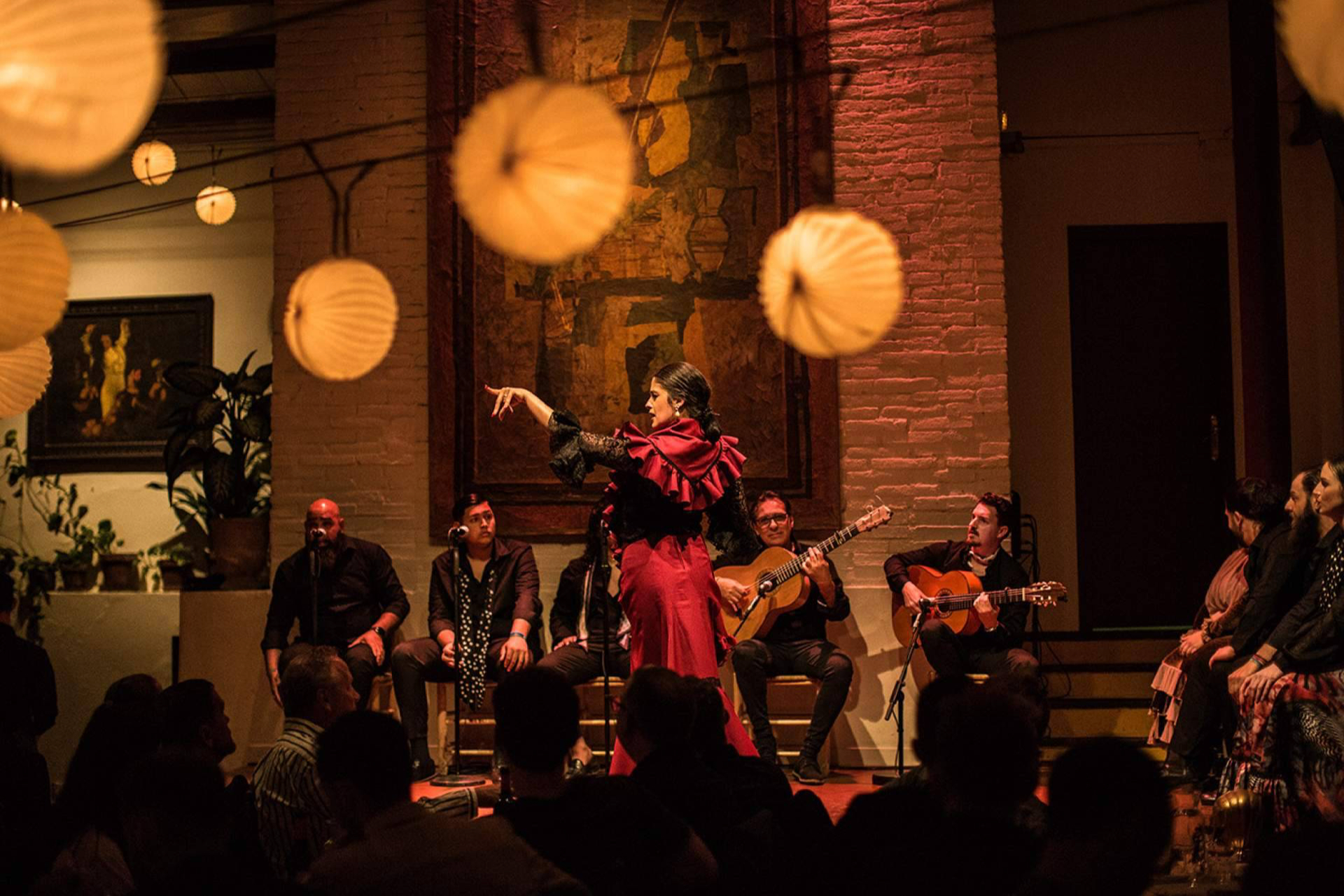 Espectáculo flamenco con cena en Barcelona; tradición, gastronomía y patrimonio en el Tablao de Carmen