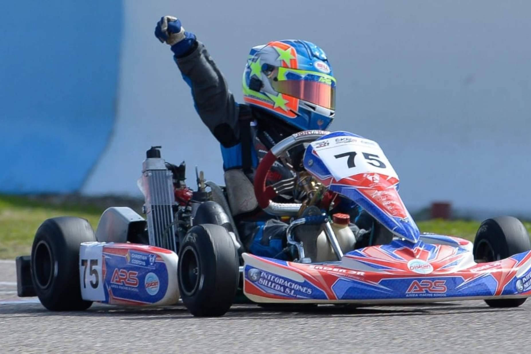 ADHESIVOSEMBARRADOS presenta adhesivos personalizados para kart y quad con resistencia extrema
