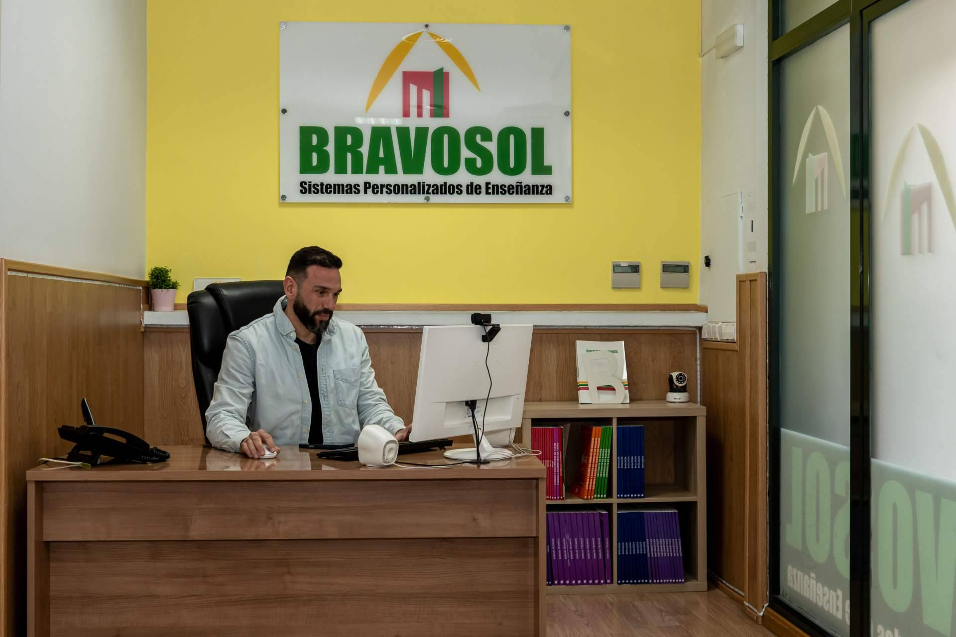 Academia Bravosol lidera la innovación pedagógica en España con su modelo de aula invertida