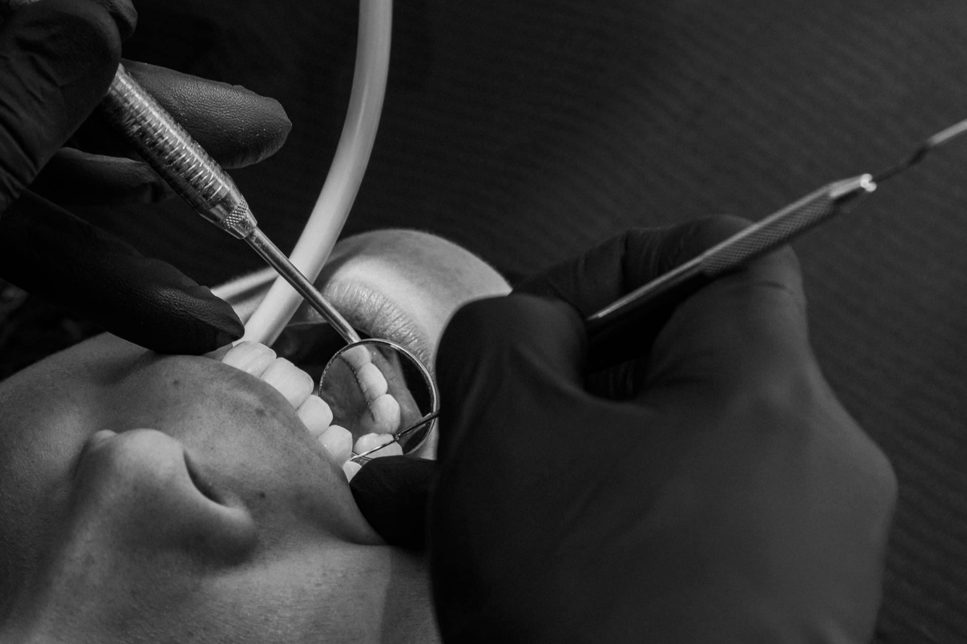Exö lanza una campaña de prevención dental para concienciar sobre su impacto en la salud general