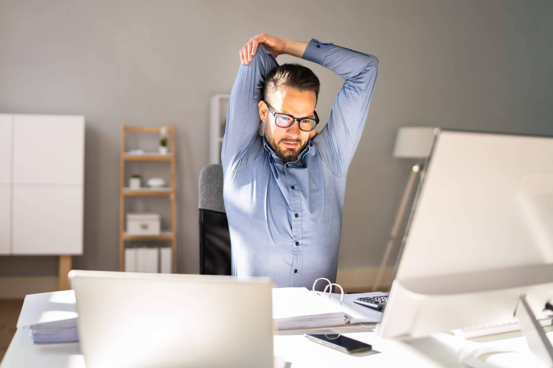 Ejercicios de pausas activas para empresas; así los incorpora WellWo en su plataforma