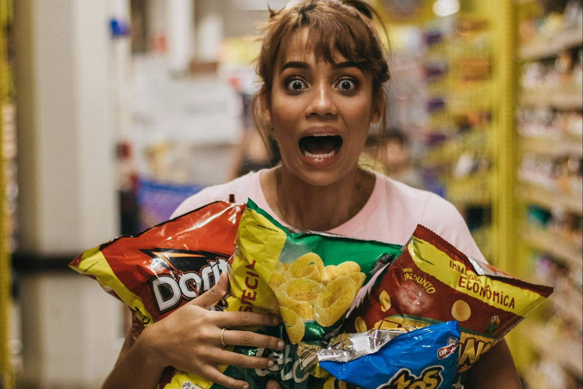 Lo que realmente provoca un atracón (y no tiene que ver con la comida)