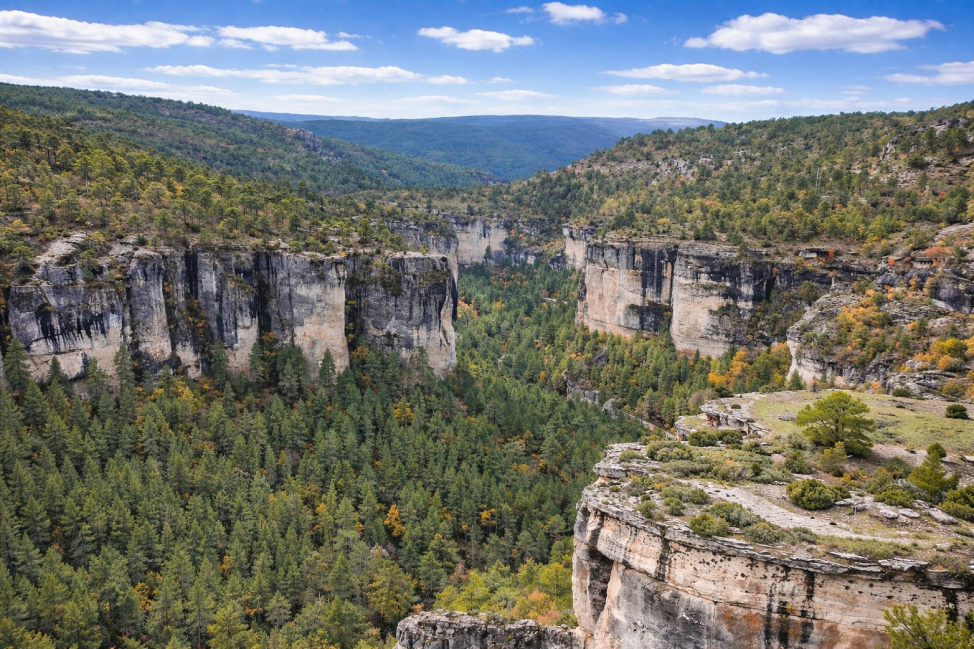 La ruta de la Hoz de Beteta; el escenario perfecto para el senderismo familiar esta primavera
