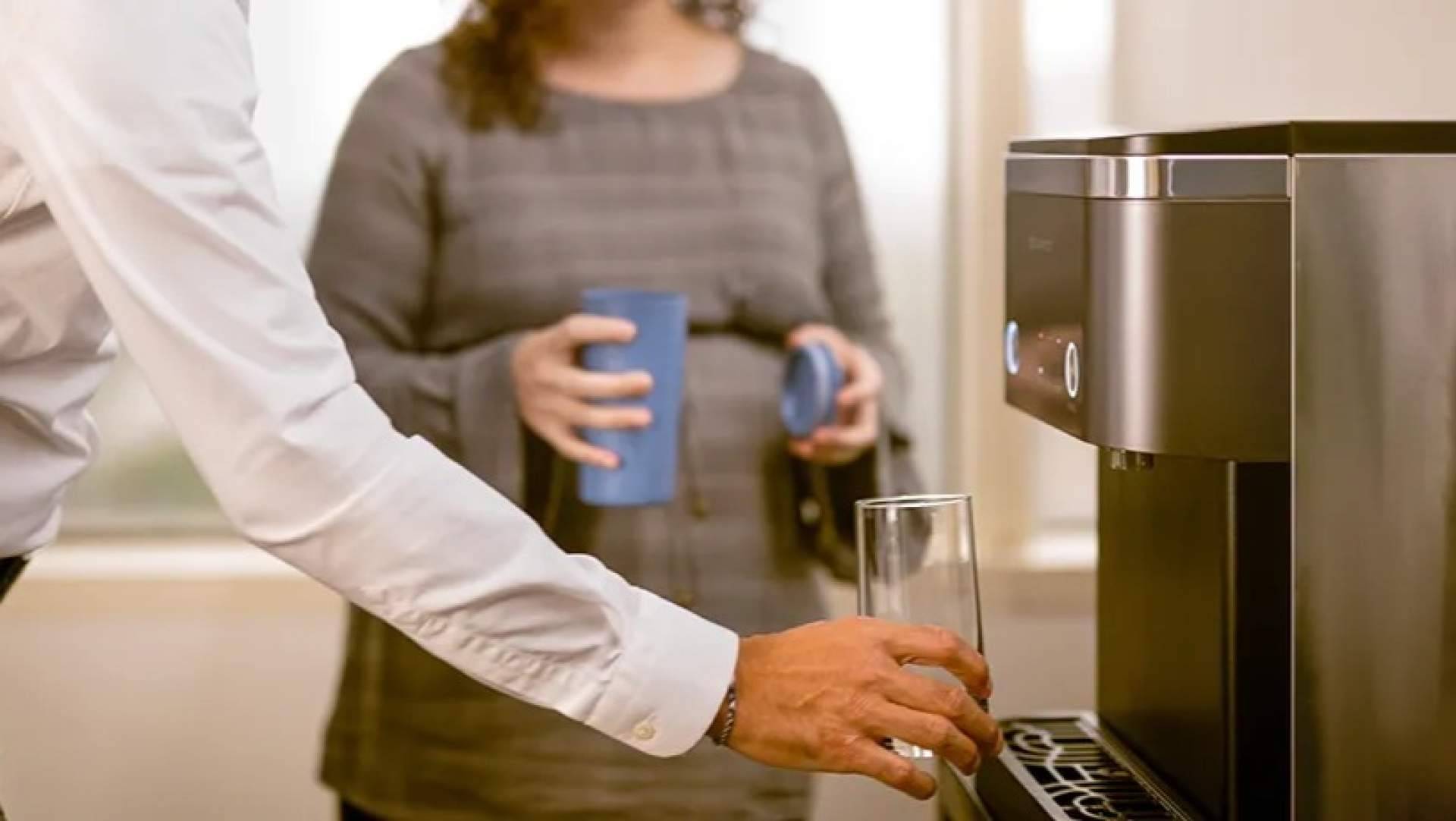 Qué debe revisar una empresa antes de optar por dispensadores de agua en alquiler