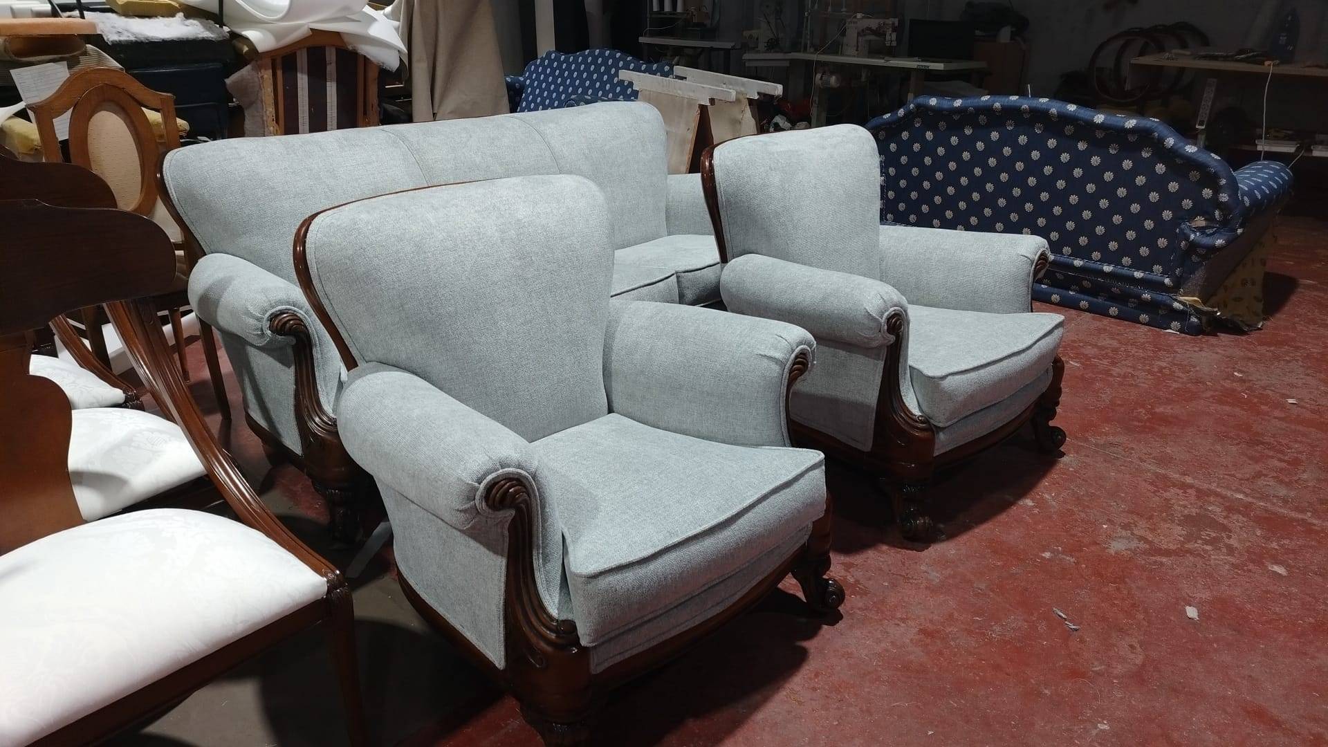 Restauración de muebles en Madrid; la familia que combate la cultura del usar y tirar