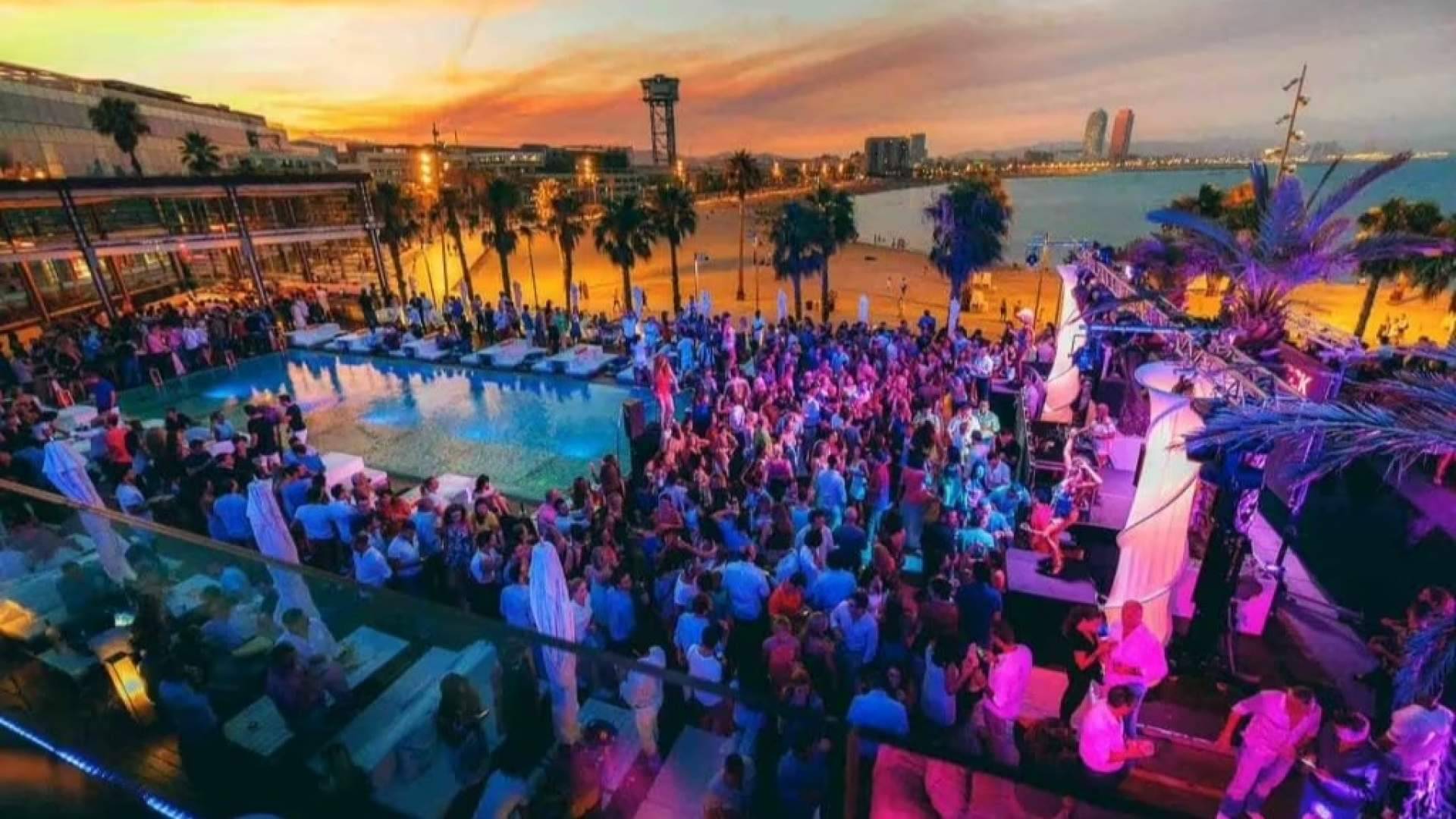 Arranca la temporada de beach clubs en Barcelona; vuelve el ocio frente al mar en 2026