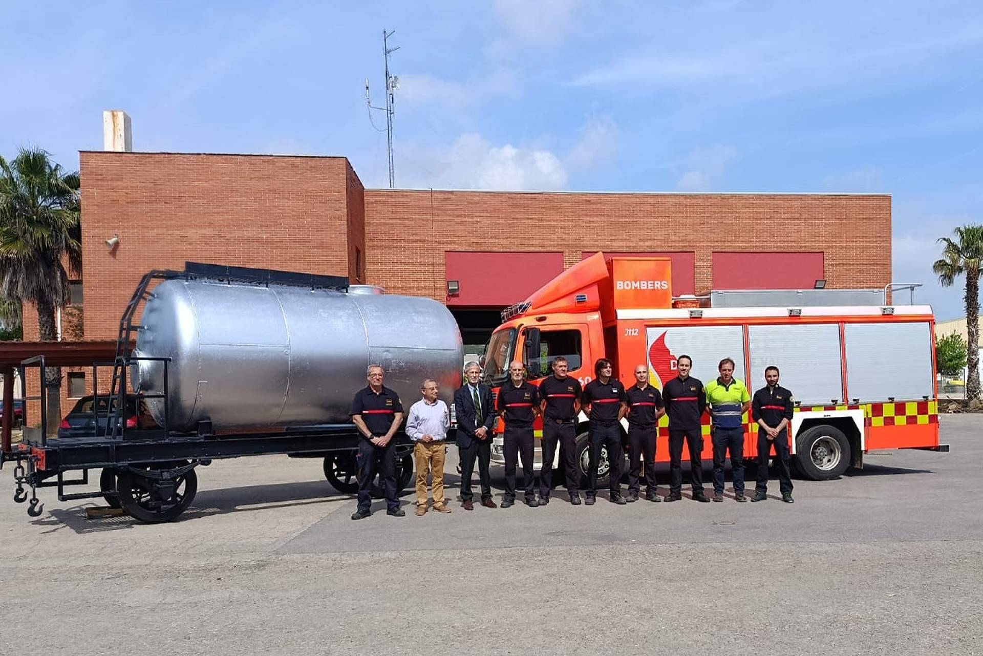 la Fundación del Patrimonio Ferroviario homenajea a los Bomberos de Valencia, con motivo de la Dana, mediante una singular donación